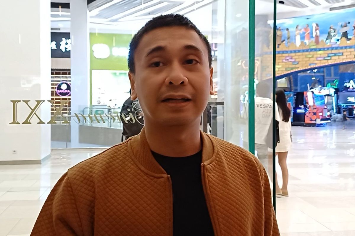 Raditya Dika menceritakan pertemuan pertamanya dengan kucing Van.