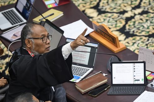 Bambang Widjojanto Sebut Jokowi Kerap Kampanye Terselubung di Wilayah Pj Kepala Daerah