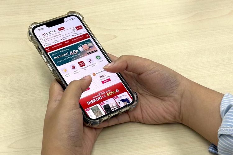 Jumlah percakapan pengguna dengan AI Lazzie naik hingga 100 persen ketimbang hari biasa. Berdasarkan data perusahaan, rekomendasi AI Lazzie meningkatkan nilai pembelian pelanggan hingga 50 persen. 