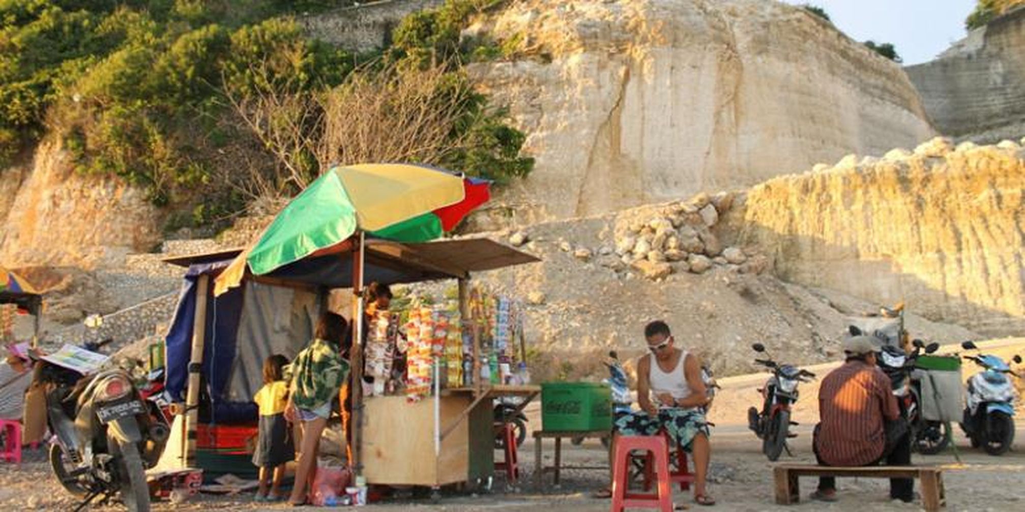 Eloknya Tebing Kapur Pantai Melasti