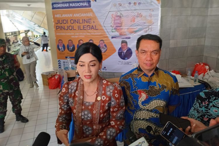 Kepala Eksekutif Pengawas Perilaku Pelaku Usaha Jasa Keuangan, Edukasi, dan Pelindungan Konsumen OJK Friderica Widyasari Dewi menyebutkan, dari jumlah itu, total aplikasi pinjol yang kini telah diblokir mencapai 8.271 aplikasi.