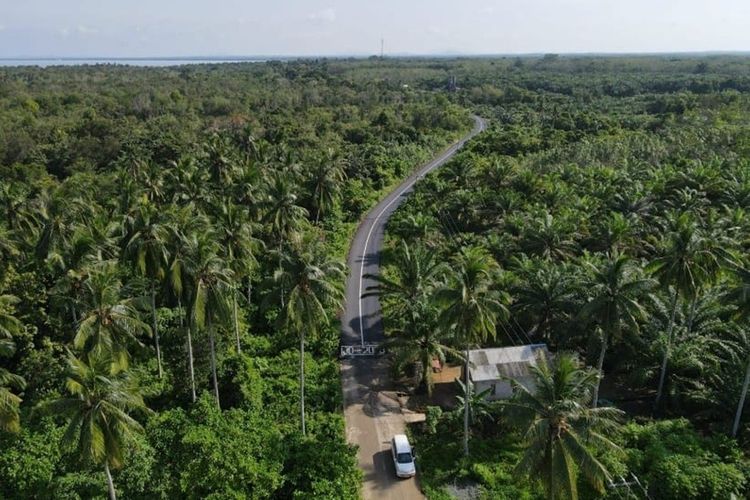 Jalan Baru Ini Buka Akses ke Pantai-Pantai Favorit Kotabaru