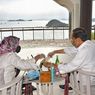 Jalan Kaki, Jokowi dan Iriana Menikmati Senja di Puncak Waringin Labuan Bajo