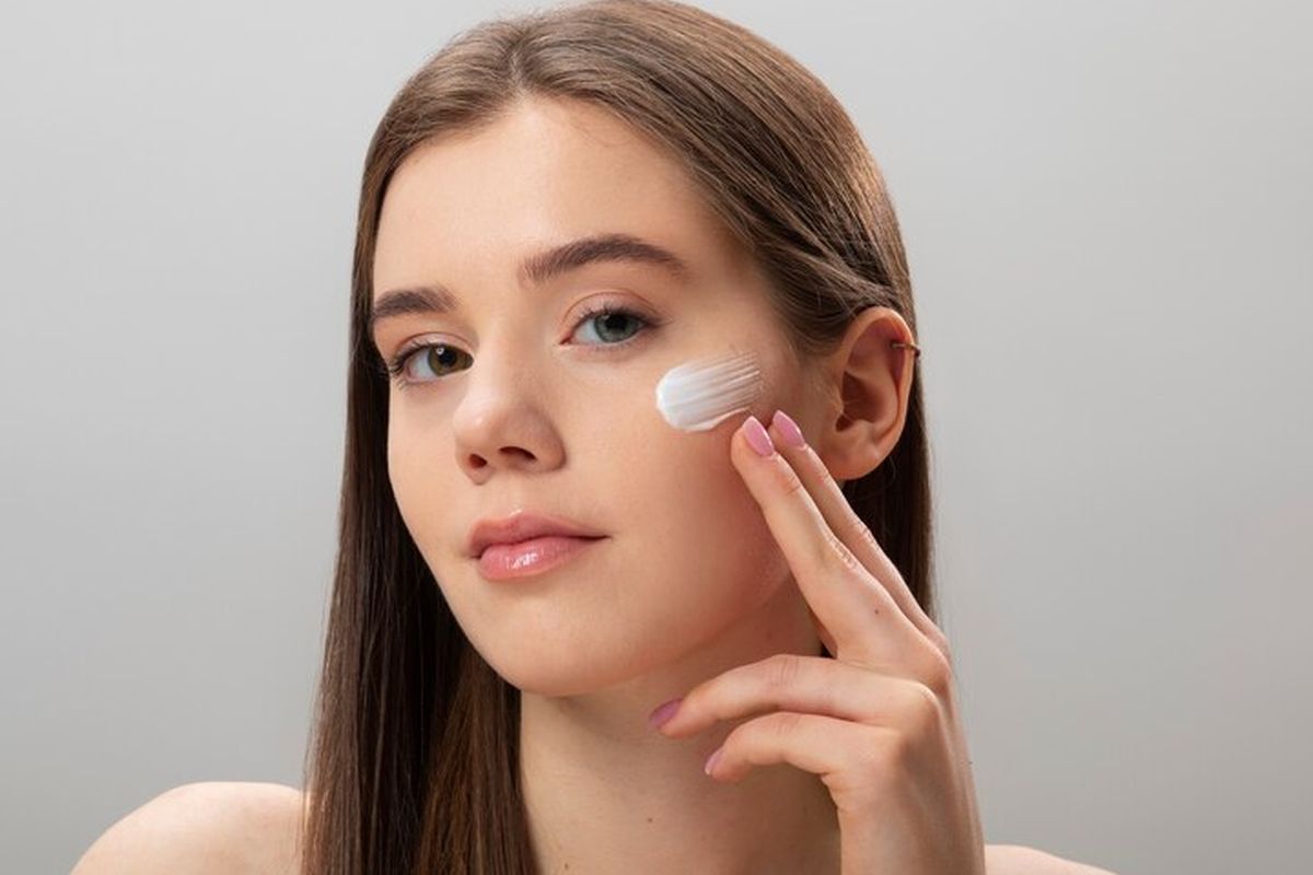 Ada beberapa tips glow up yang dapat diikuti, tak hanya memakai skincare.