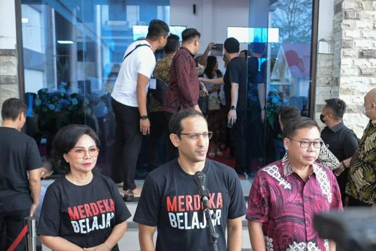 Mendikbud Ristek Nadiem Makarim mengunjungi Universitas Negeri Manado (Unima) saat kunjungan ke Sulawesi Utara (Sulut), pada Jumat (7/1/2023).