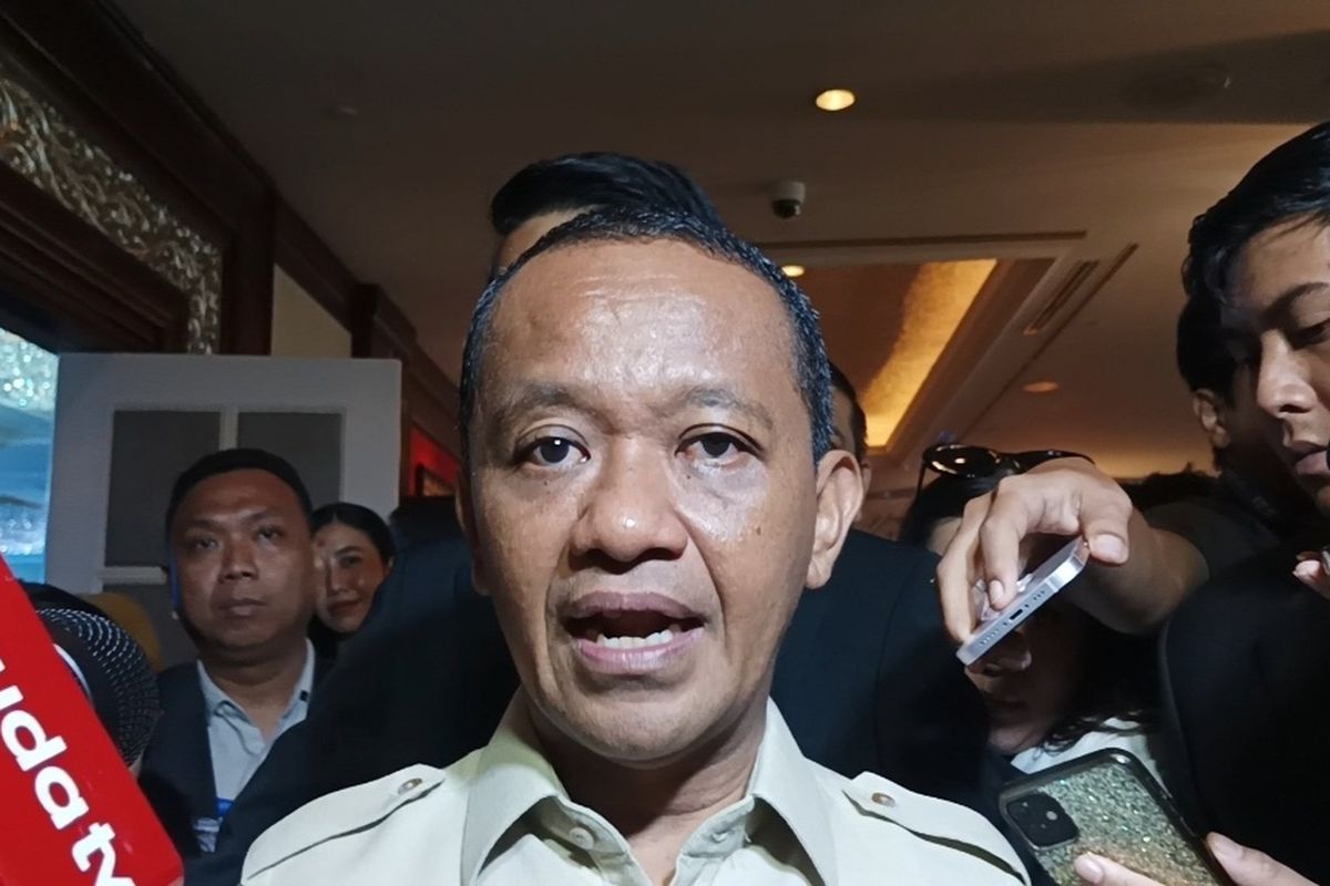 Menteri ESDM Bahlil Lahadalia usai menghadiri Indonesia Economic Forum (IES) 2025, di Jakarta, Senin (18/2/2025).