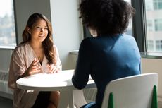 12 Cara Mengenali Pembohong lewat Petunjuk Verbal dan Non-verbal