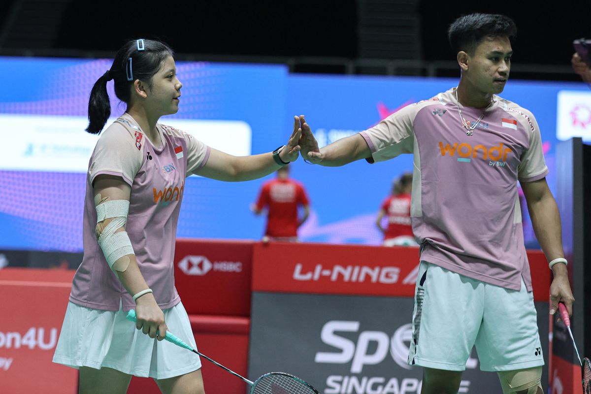 Ganda campuran Indonesia, Jafar Hidayatullah/Felisha Alberta Nathaniel Pasaribu, ketika beraksi pada laga 32 besar Singapore Open 2025 pada Rabu (28/5/2025) di Singapore Indoor Stadium.