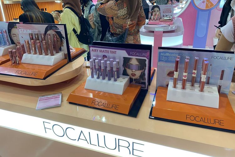 Produk Focallure di Jakarta Lebaran Fair 2024 di JIEXPO Kemayoran, Jakarta Pusat, Jumat (05/04/2024).