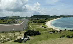 5 Bukit Cantik di Mandalika, Bisa Lihat Pantai sampai Sirkuit MotoGP