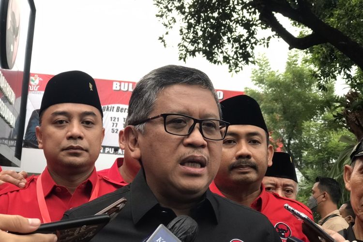 Sekretaris Jenderal DPP PDI Perjuangan (PDIP) Hasto Kristiyanto ditemui di Sekolah Partai PDIP, di Lenteng Agung, Jakarta Selatan, Jumat (17/7/2022).