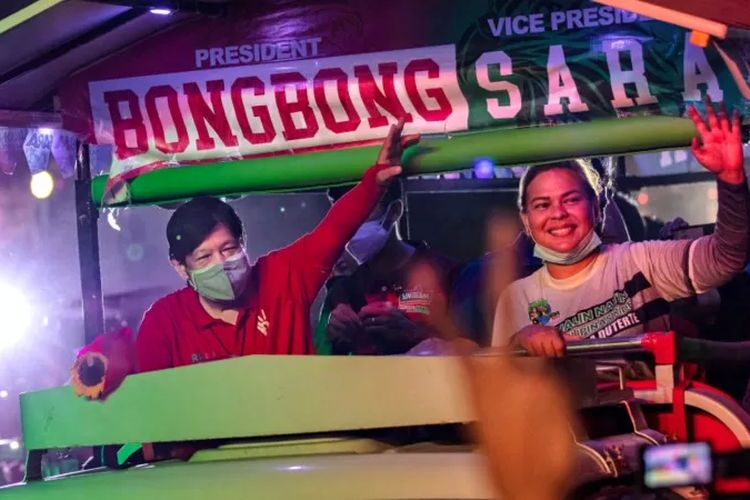 Keluarga Marcos dan Duterte menyatukan kekuatan pada pilpres 2022.