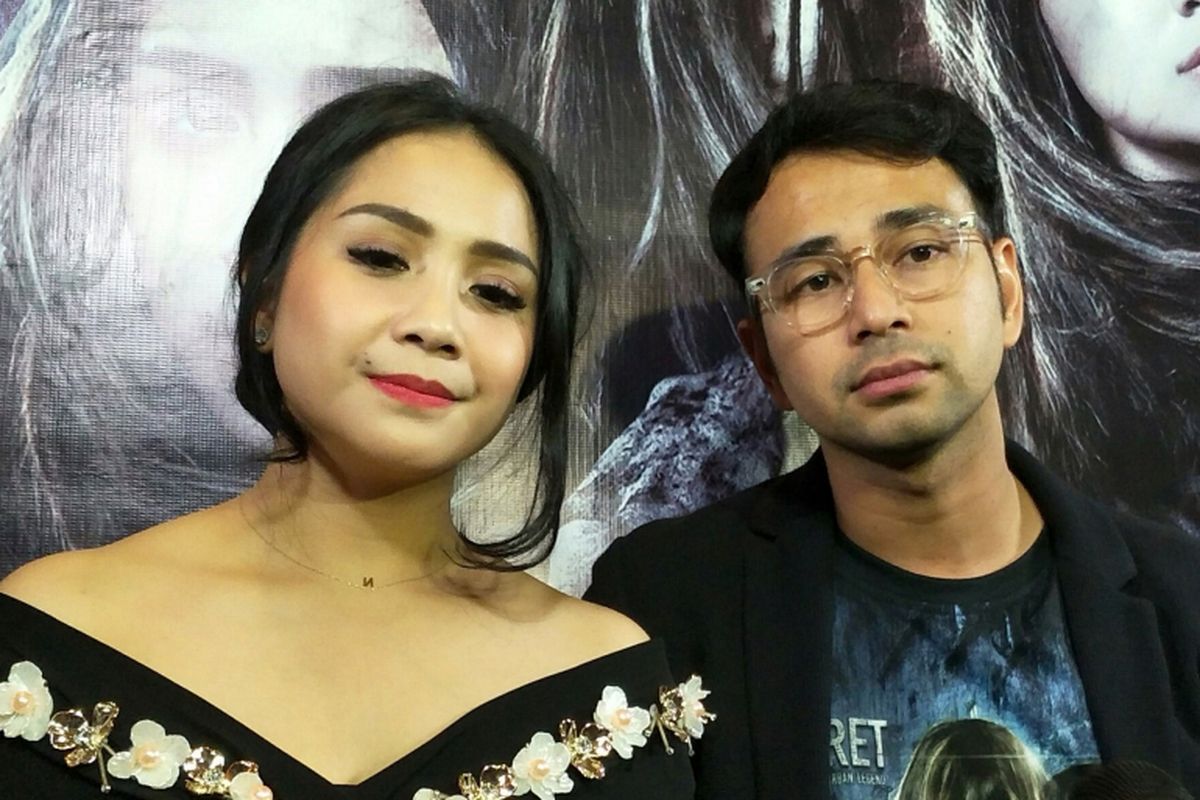 Raffi Ahmad dan Nagita Slavina dalam gala premiere film The Secret: Suster Ngesot Urband Legend di XXI Epicentrum, Rasuna Said, Jakarta Selatan, Selasa (24/4/2018).