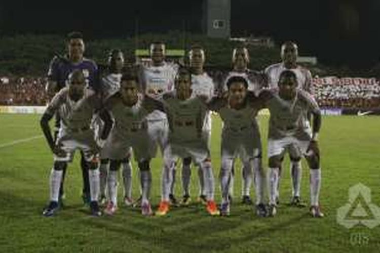 Skuad Persipura Jayapura pada pertandingan kontra PSM Makassar di Stadion Mattoangin, Minggu (28/8/2016).