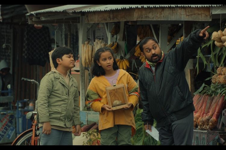 Rumah produksi Visinema Pictures merilis trailer terakhir dari film Keluarga Cemara 2 yang menampilkan sedikit cerita tentang petualangan Ara mengantarkan seekor ayam hingga kabur dari rumah.
