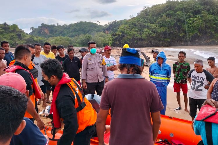Sejumlah pihak terkait sedang melakukan pencarian terhadap Artika Seubelan (10) bocah perempuan asal Dusun Oenitas, Desa Nggodimeda, Kecamatan Rote Tengah, Kabupaten Rote Ndao, Nusa Tenggara Timur (NTT), hilang terseret banjir, Rabu (9/2/2022)