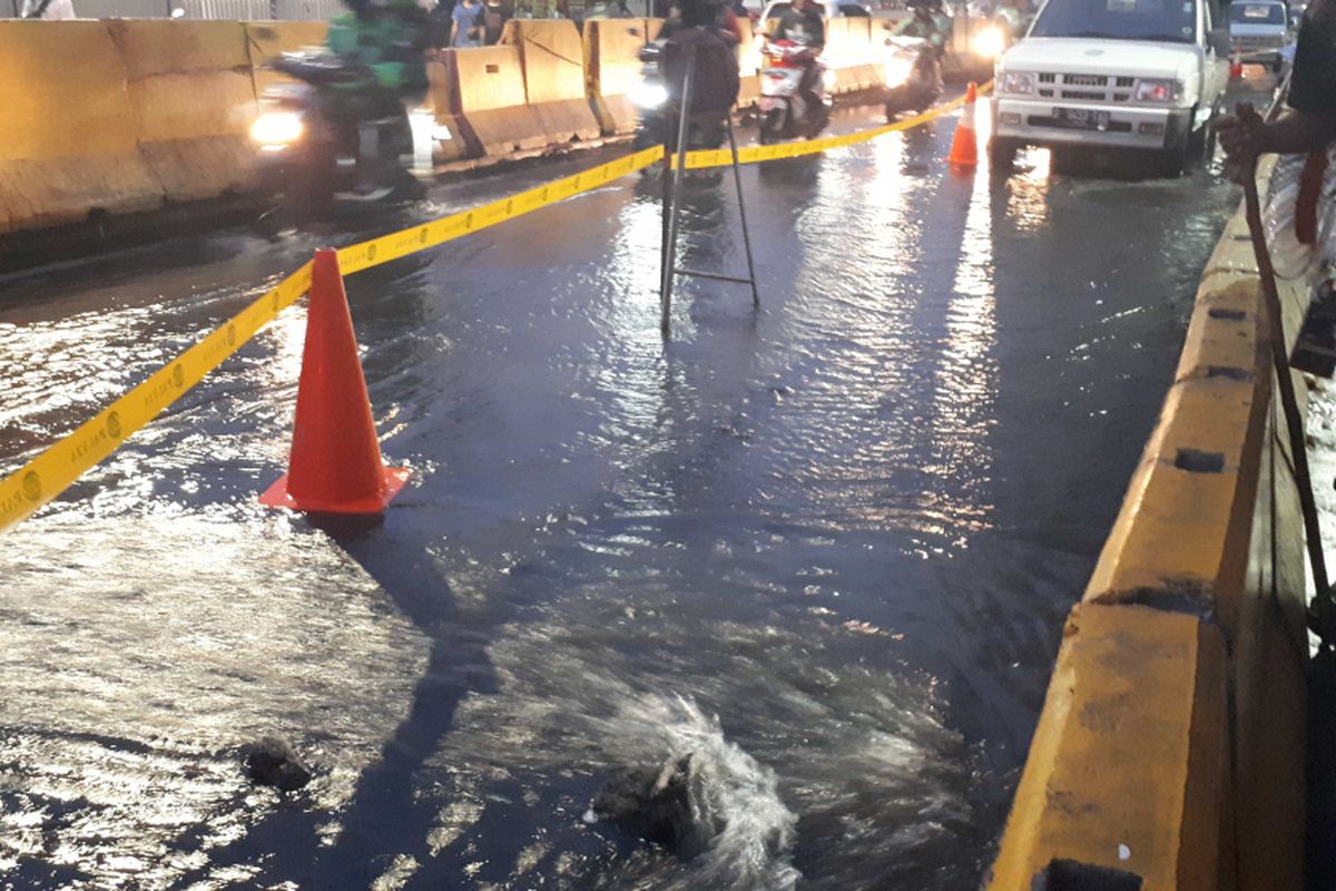 Jalan Jatibaru Tanah Abang tergenang air setinggi mata kaki pada Kamis (2/8/2018) sore