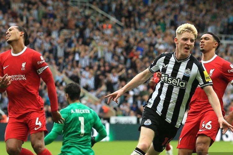 Selebrasi gol Anthony Gordon dalam laga pekan ketiga Liga Inggris antara Newcastle vs Liverpool di St James' Park, Minggu (27/8/2023) . (Photo by Lindsey Parnaby / AFP).