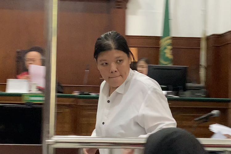 Admin Gudang di Surabaya Didakwa Gelapkan Jam Tangan Rp 5,3 Miliar