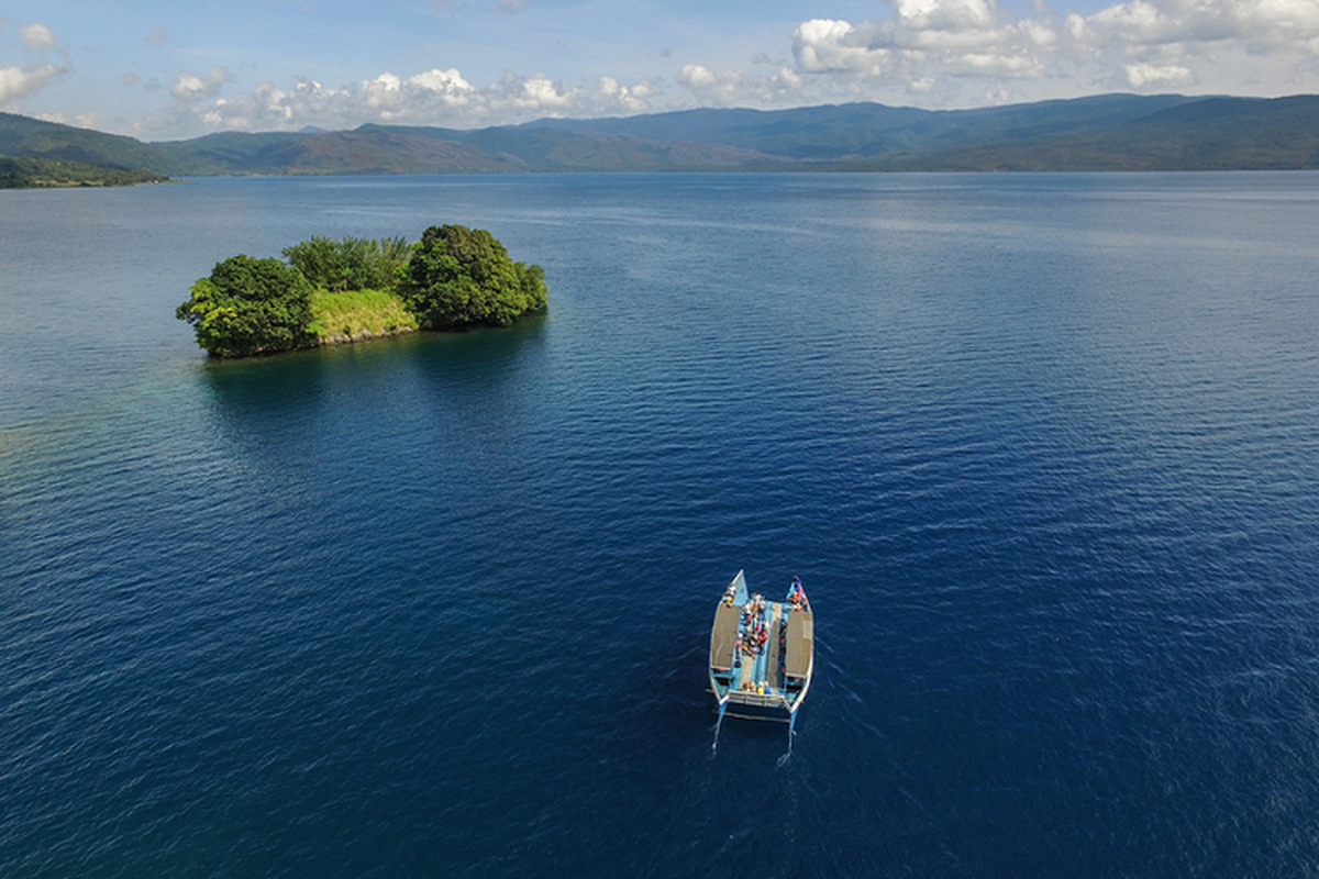 Danau Matano di Kabupaten Luwu Timur, Sulawesi Selatan.