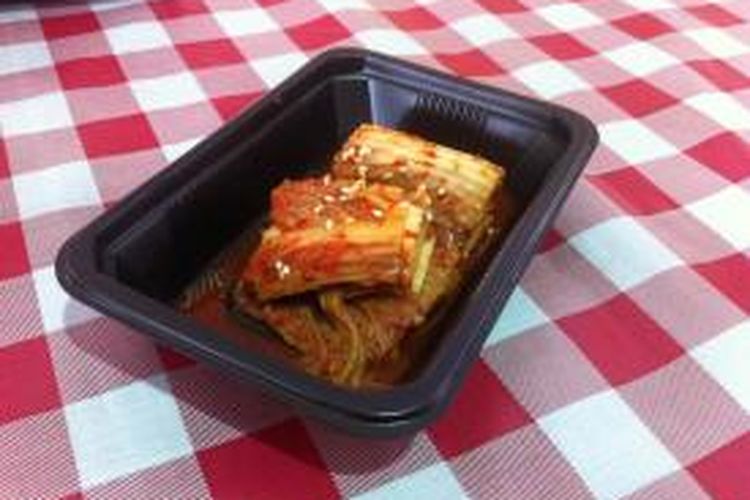 Seporsi kuliner Korea Kimchi yang dapat dinikmati di Samwon Resto di Jakarta Foodies Meet yang diselenggarakan di Puri Orchard, Jakarta Barat, Minggu (25/10/2015). 