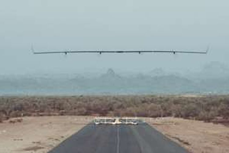Drone Aquilla buatan Facebook saat uji coba lepas landas di Yuma, Arizona