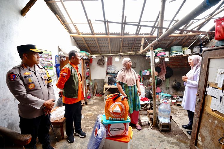 Angin Kencang Mengamuk di Banyuwangi, 52 Pohon Tumbang, 58 Rumah Rusak