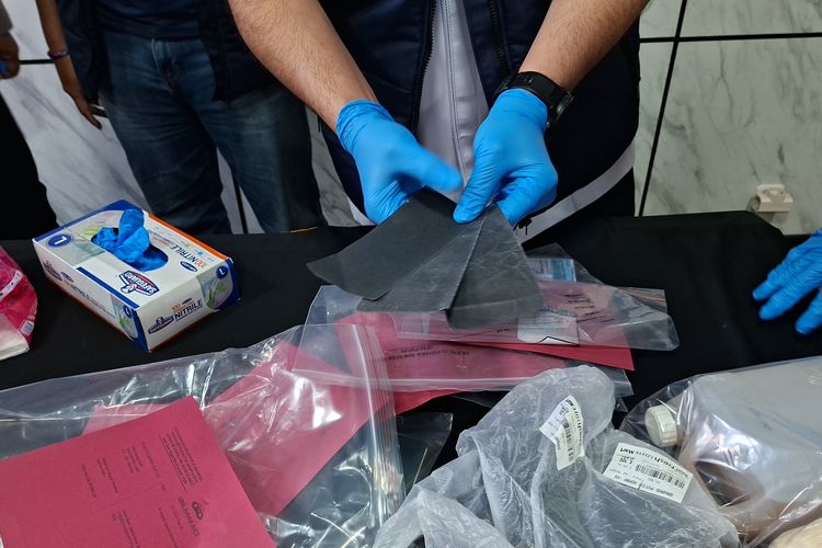 Penampakan “Black Dollar”, Senjata WNA Liberia Tipu Pengusaha Korea