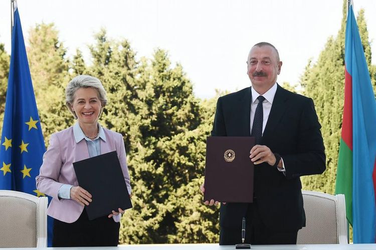 Presiden Komisi Eropa Ursula von der Leyen dan pemimpin Azerbaijan Ilham Aliyev berniat untuk melipatgandakan ekspor gas ke Uni Eropa pada tahun 2027.