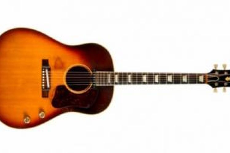 Pemiliknya, John McCaw, membeli gitar Gibson J-160E tahun 1960-an. 