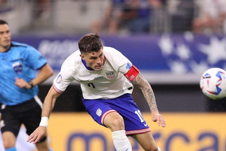 Christian Pulisic dari Amerika Serikat menendang bola pada pertandingan Grup C CONMEBOL Copa America 2024 antara Amerika Serikat vs Bolivia di Stadion AT&T pada 23 Juni 2024 di Arlington, Texas. Omar Vega/Getty Images/AFP (Foto oleh Omar Vega / GETTY IMAGES AMERIKA UTARA / Getty Images via AFP)