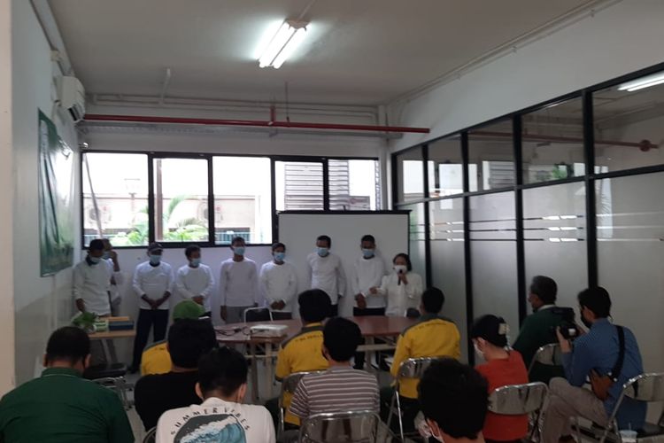 Workshop dan penanaman 500 benih pakcoy di media kerangka hidroponik Asrama Mahasiswa President University, Kota Jababeka Cikarang, Selasa, (3/11/2020)
