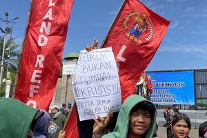 'Buruh Bukan Tumbal Krisis' Pesan Massa dalam Aksi May Day di Depan DPR
