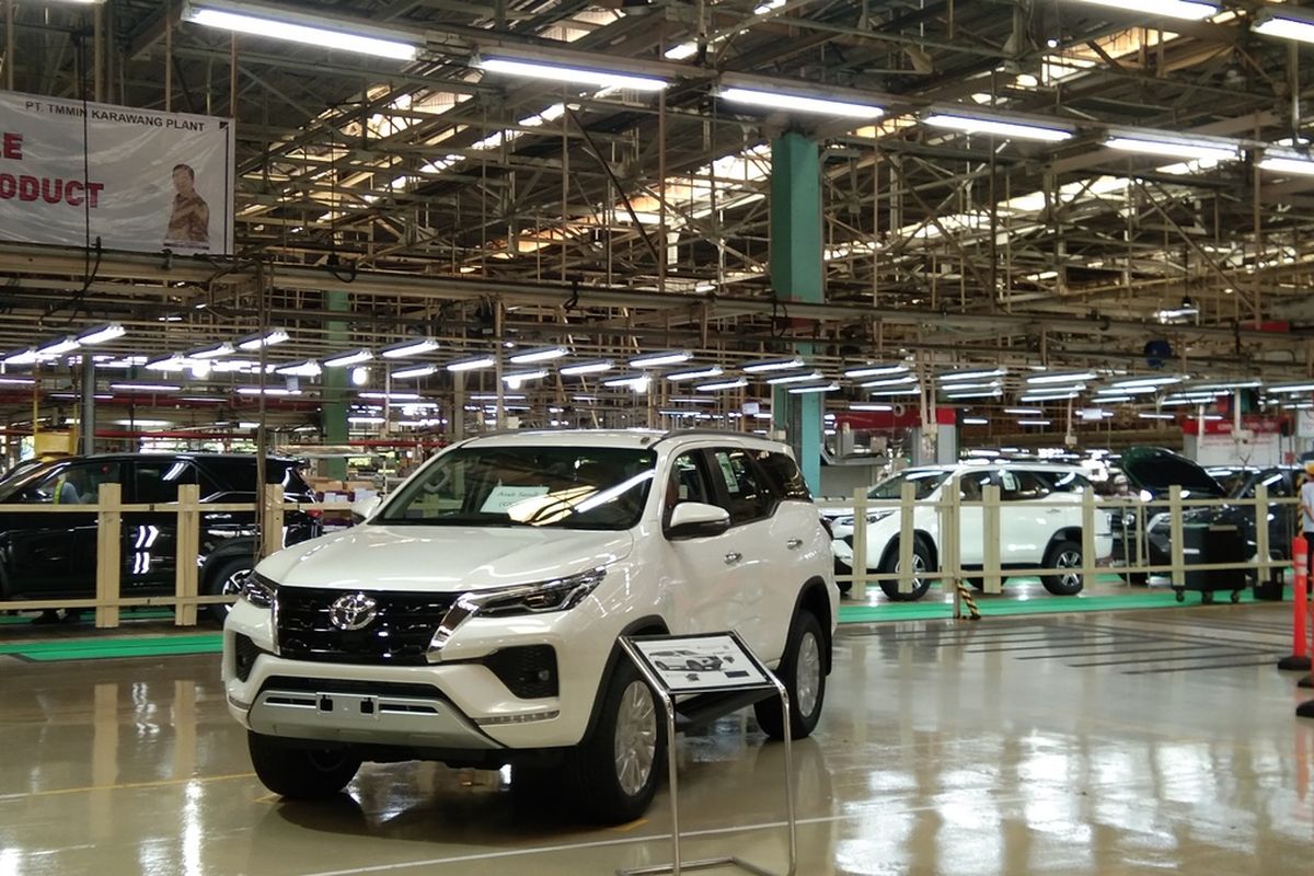Mobil jenis Fortuner yang akan diekspor PT Toyota Motor Manufacturing Indonesia ke Australia.