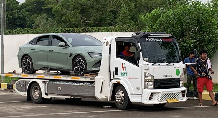 Ini Prosedur Menderek Mobil Mogok di Jalan Tol Pakai Jasa Towing Luar