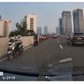 Cari Celaka, Video Pengendara Motor Lawan Arus di JLNT Casablanca