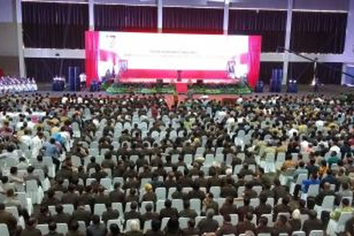 Rapat Koordinasi Nasional Pemantapan Persiapan Pilkada Serentak 2015 di
Ecovention, Ancol, Jakarta Utara, Kamis (12/11/2015).
