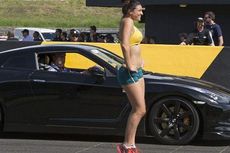 Wanita Ini Adu Lari dengan Nissan GT-R [Video]