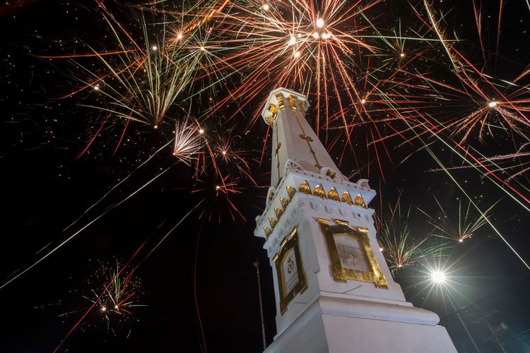 Ilustrasi tahun baru di Tugu Yogyakarta.