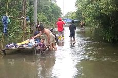Banjir 1 Meter di Prabumulih, Warga Mandi dan Cuci Pakaian di Jalan