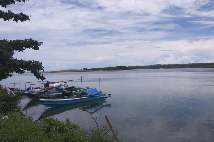 Bupati Pangandaran, Jeje Wiradinata bertekad membangun Jembatan Cinta di Muara Bojongsalawe, Kecamatan Parigi. Jembatan ini akan menghubungkan Bojongsalawe dan Pantai Batu Karas.