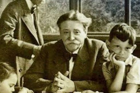 POPULER GLOBAL: Keluarga Yahudi Dilindungi Hitler | Sepasang Gorila Oral Seks