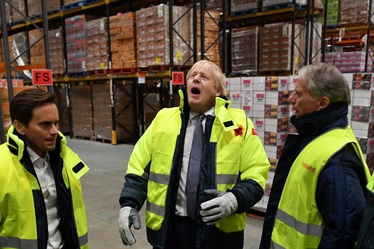 Pemerintah Boris Johnson meminta supermarket Inggris mulai menimbun makanan dan barang-barang penting lainnya sesaat sebelum batas waktu kesepakatan perdagangan Brexit dengan Uni Eropa, pada Minggu (13/12/2020).