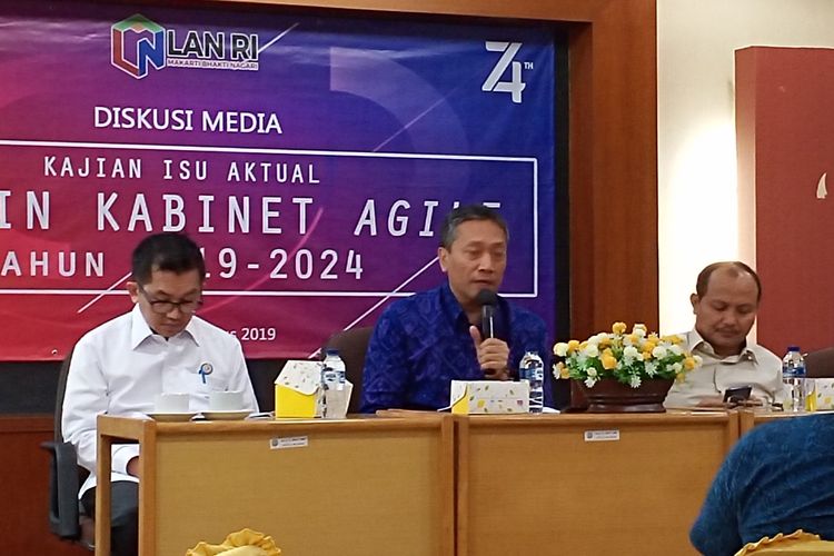 Diskusi Publik bertajuk Desain Kabinet Agile digelar di Kantor LAN, Jakarta, Kamis (8/8/2019). Dalam diskusi tersebut, hadir sebagai pembicara Deputi Bidang Kebijakan Pengembangan Kompetensi LAN Muhammad Taufiq, Deputi Bidang Kajian Kebijakan dan Inovasi Administrasi Negara, Lembaga Administrasi Negara, dan peneliti Litbang Kompas Toto Suryaningtyas.