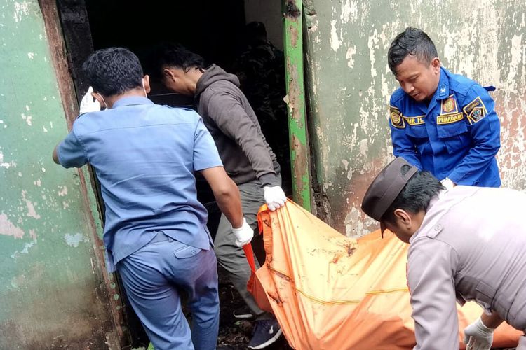 Seorang pria ODGJ tewas terbakar di rumahnya Desa Kandangan, Kecamatan Srengat, Kabupaten Blitar, Selasa (10/9/2024)