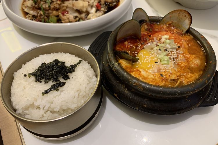 Sundubu Jjigae at Korean restaurant Taeyang Sung Mal Grand Indonesia.