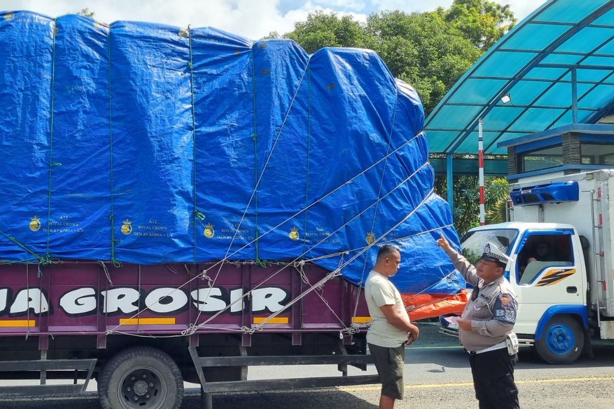 Truk ODOL mendapatkan sanksi teguran dari Satlantas Polresta Banyuwangi.