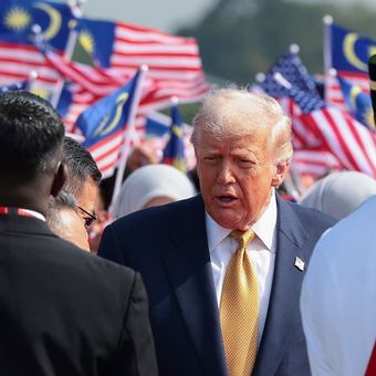 Presiden Amerika Serikat Donald Trump saat beranjak meninggalkan Kuala Lumpur, Malaysia, menuju Jepang melalui Bandara Internasional Kuala Lumpur pada 27 Oktober 2025.