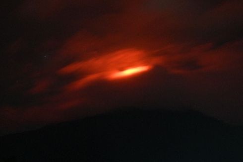 Gunung Lewotobi Kembali Luncurkan Guguran Lava Sejauh 1 Km