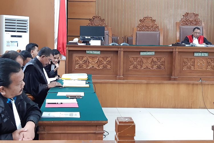 Hakim tunggal, Krisnugroho memimpin jalannya sidang permohonan praperadilan mantan anggota Komisi VI DPR, I Nyoman Dhamantra di Pengadilan Negeri Jakarta Selatan, Senin (4/11/2019).